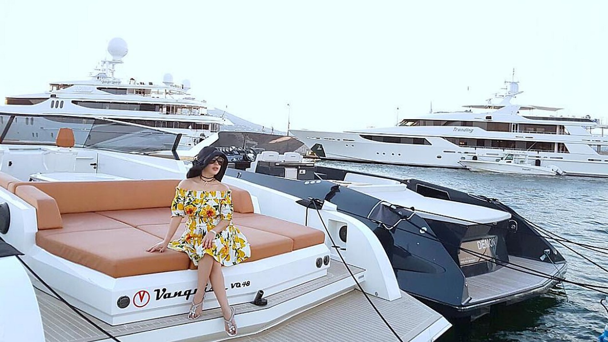 Di Balik Penampilan Glamor Para Pesohor