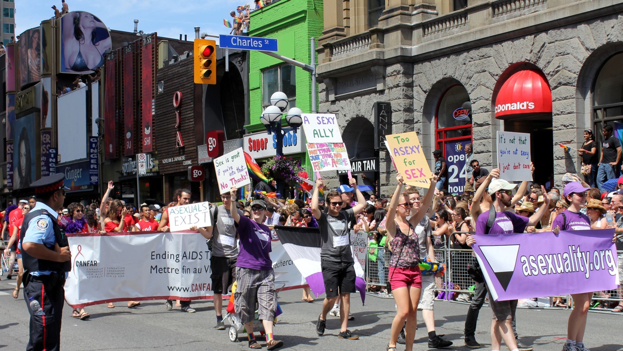 Tak Semua Orang Suka Bercinta