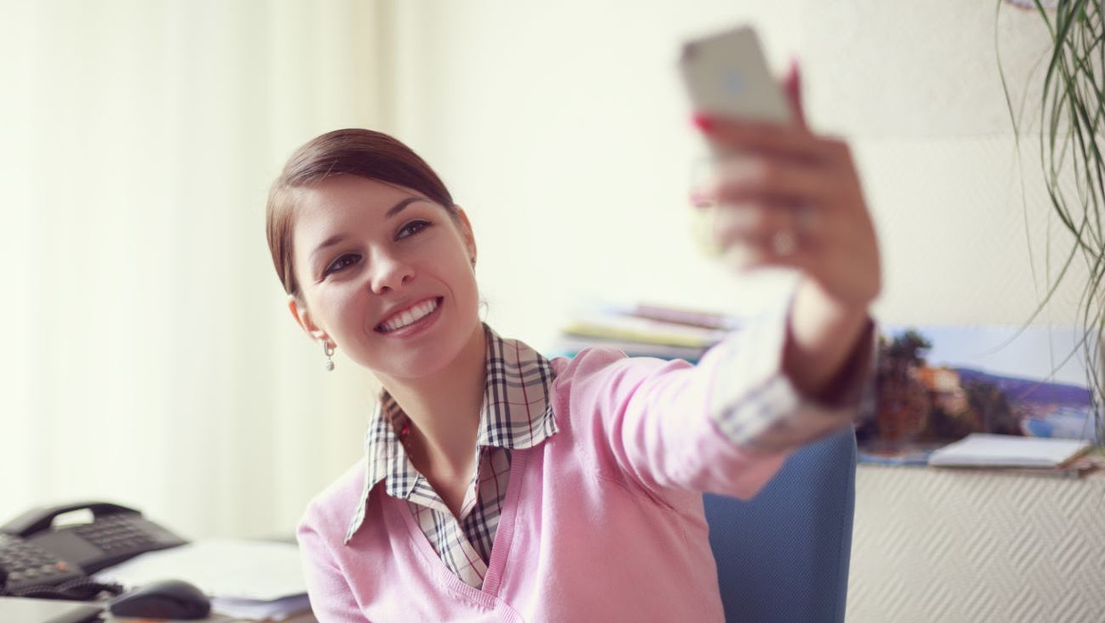 Sering Selfie Bisa Bikin Anda Sakit