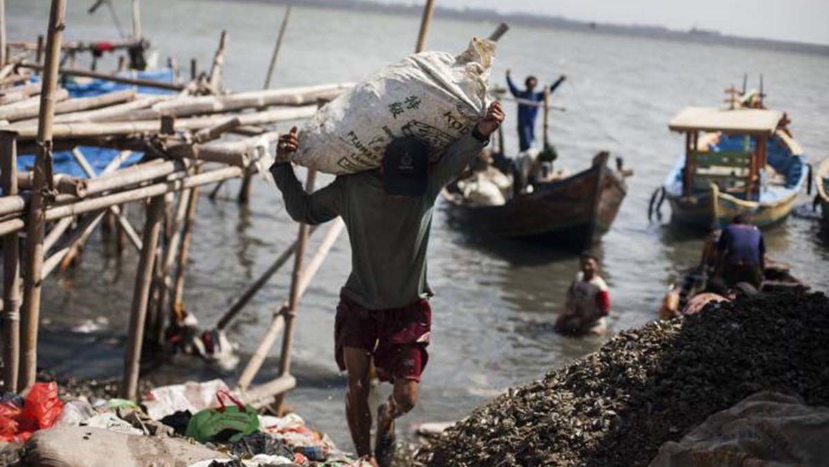 Nestapa Nelayan di Negara Maritim Nestapa Nelayan di Negara Maritim