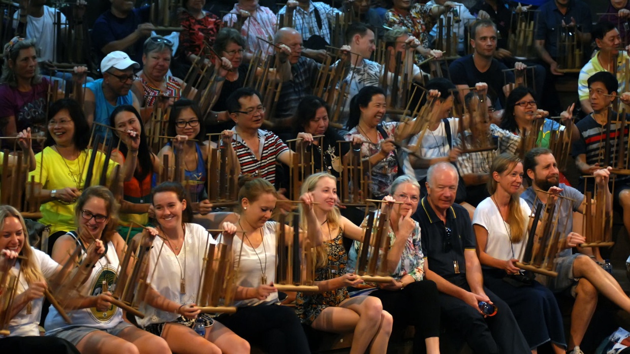 Musik Angklung Iringi Lagu Meksiko di Festival Chapultepec
