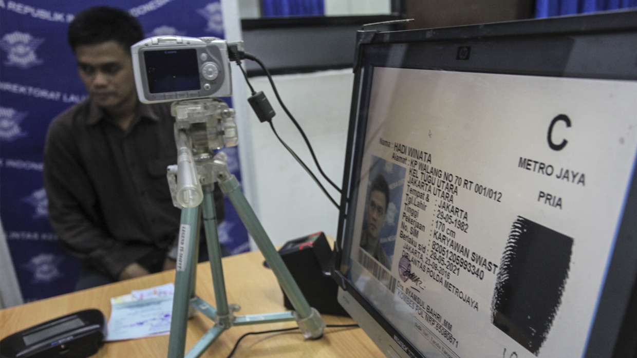 Polemik Wacana SIM Seumur Hidup yang Dilontarkan Benny K Harman