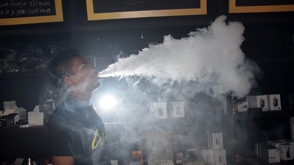 Membongkar Klaim Kesehatan Rokok Elektronik Membongkar Klaim Kesehatan Rokok Elektronik