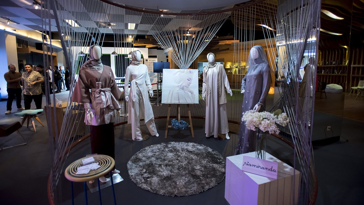 Urgensi Menaikkan Bea Masuk untuk Menangkal Produk Impor