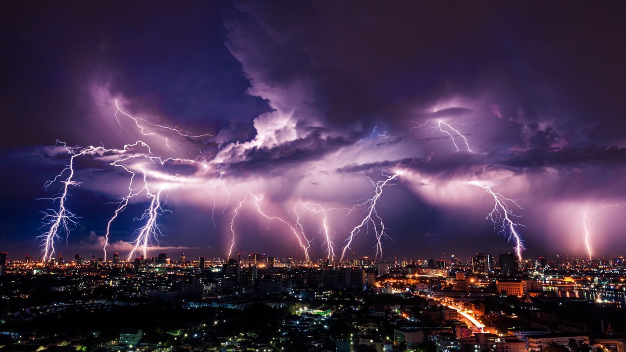 Bagaimana Proses Terjadinya Petir dan Guntur secara Fisika?