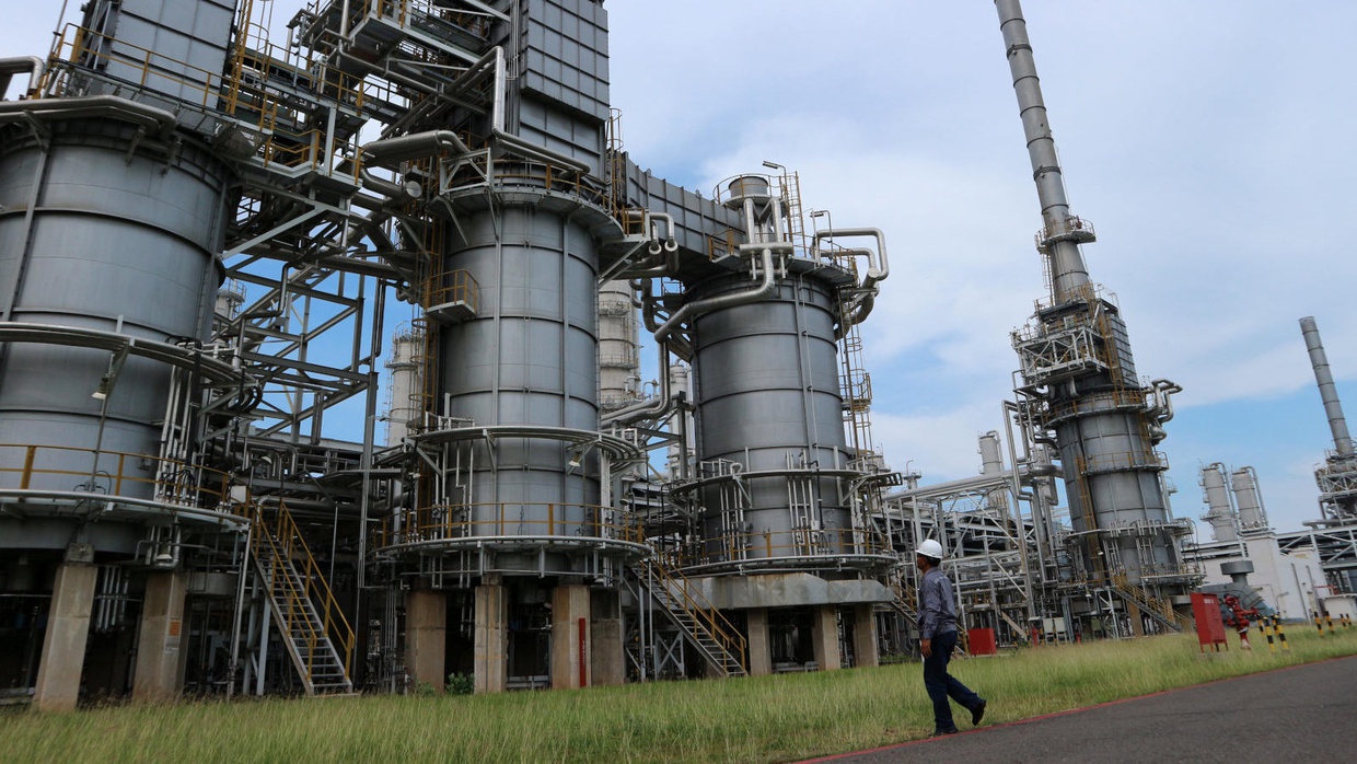 Berharap pada Kilang Bontang dan Tuban