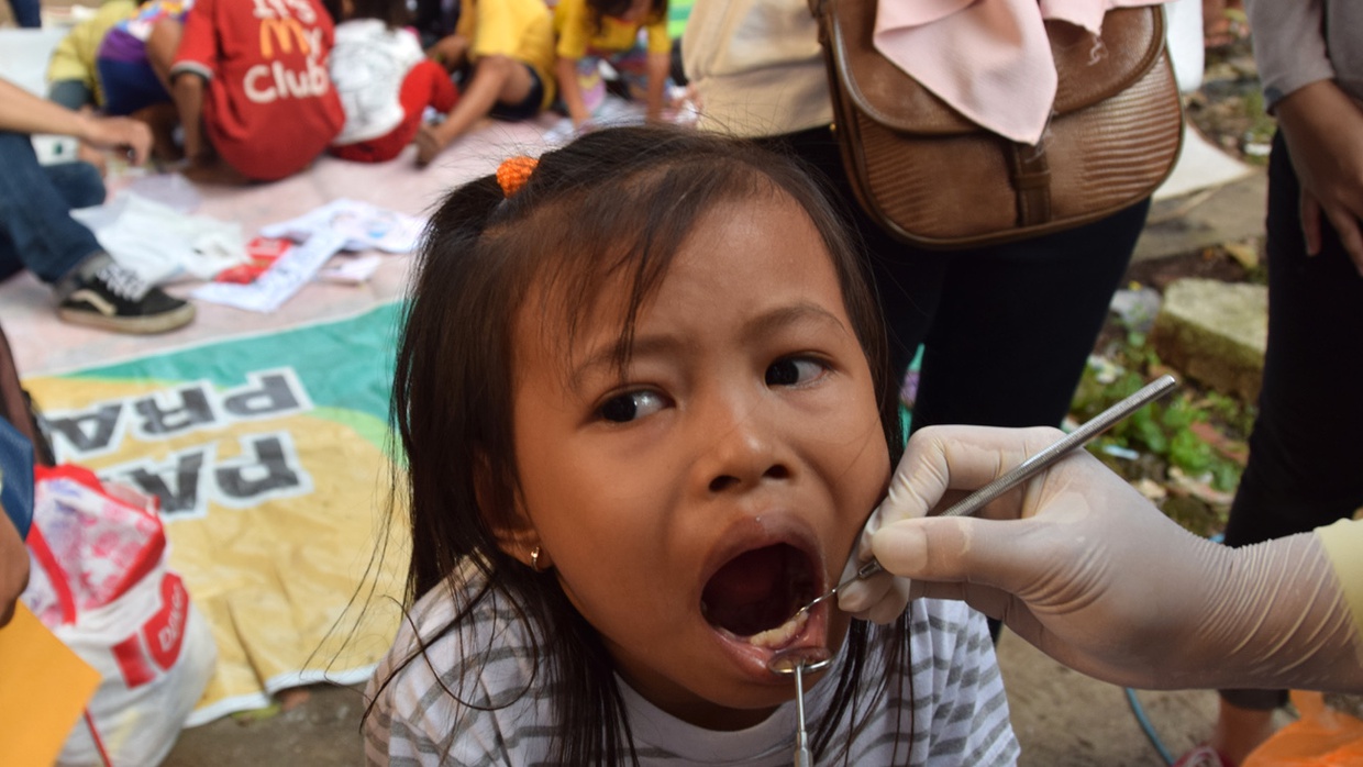 Kenali Tanda-tanda Tumbuh Gigi pada Bayi