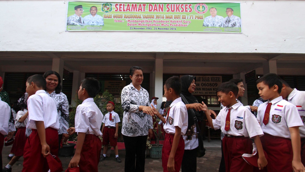 Pentingnya Hormat dan Patuh Kepada Guru Beserta Contohnya