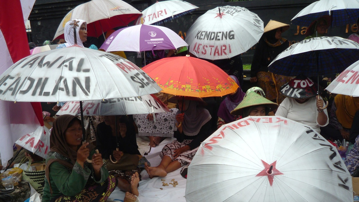 Upaya Ganjar Mengamankan Semen Rembang