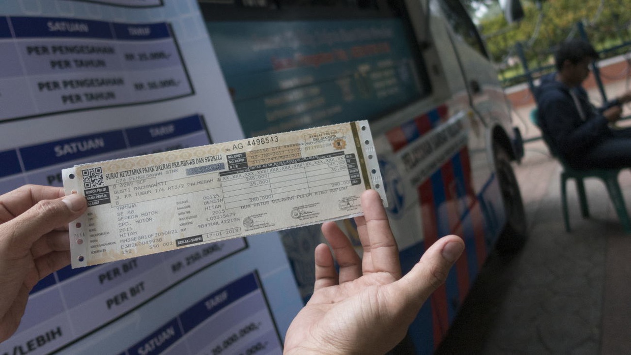 Cara Melihat Biaya Pajak Motor di STNK & Secara Online