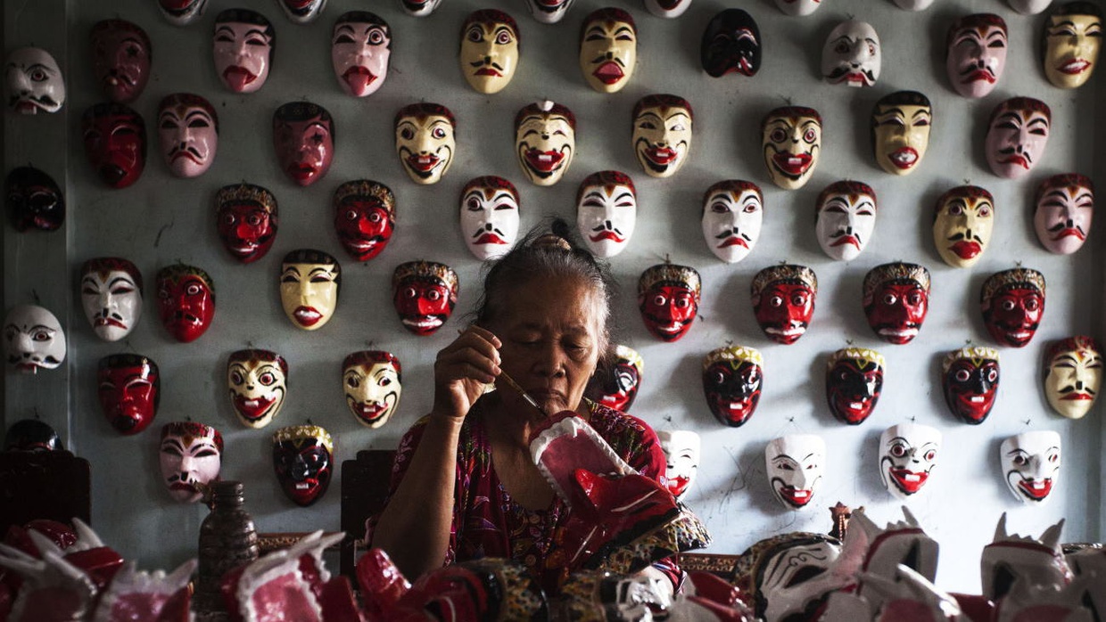 Kerajinan Topeng Kayu