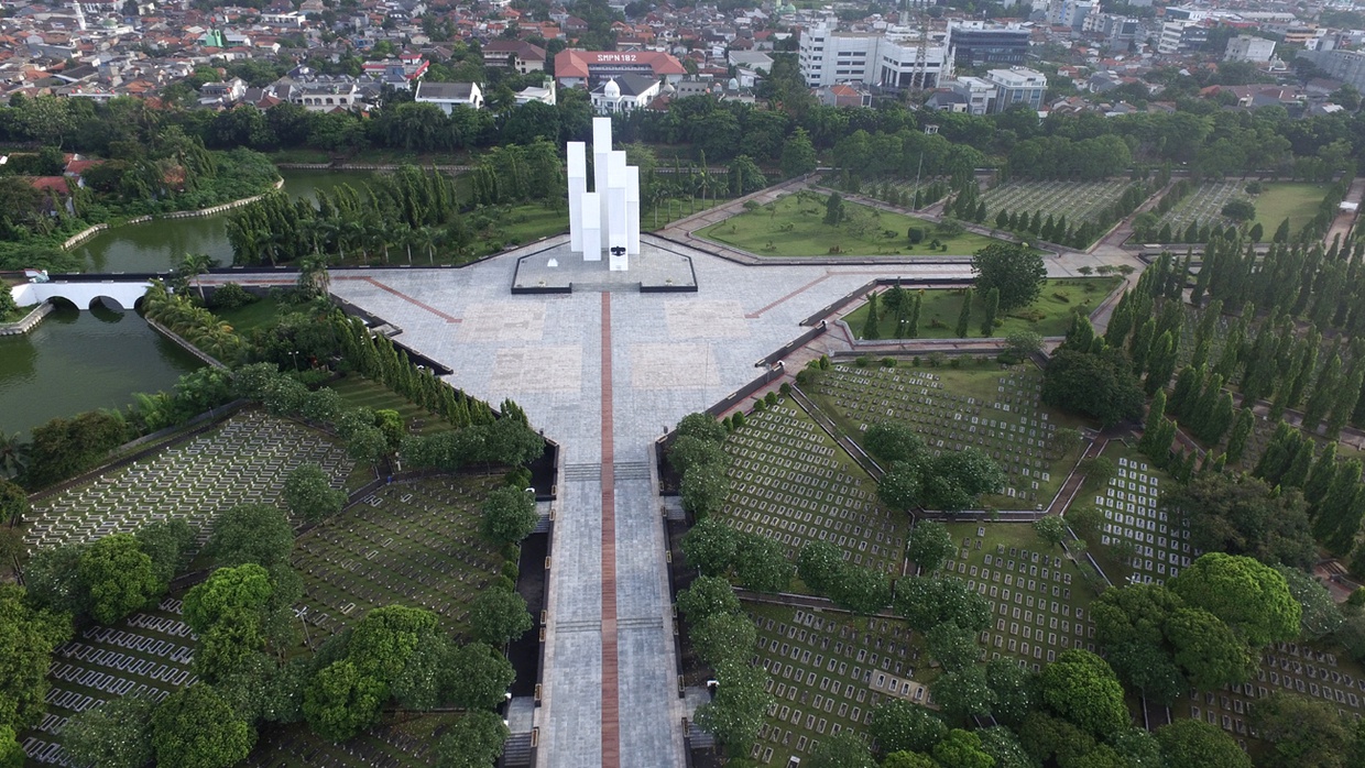 Hari Pahlawan 2021, Jokowi Pimpin Upacara di TMP Kalibata