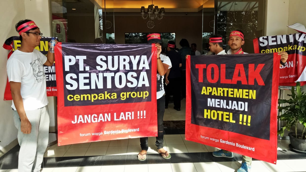 Puluhan Penghuni Apartemen Gardenia Demo Pihak Pengelola Puluhan Penghuni Apartemen Gardenia Demo Pihak Pengelola