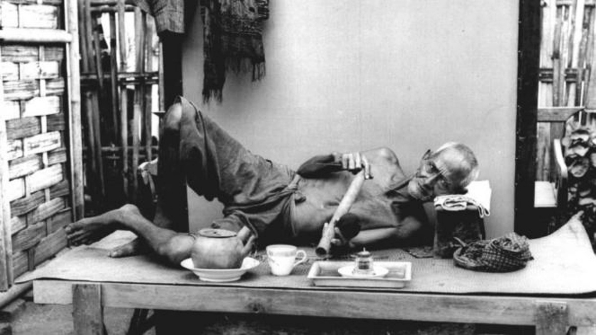 Menghisap Candu di Bandung