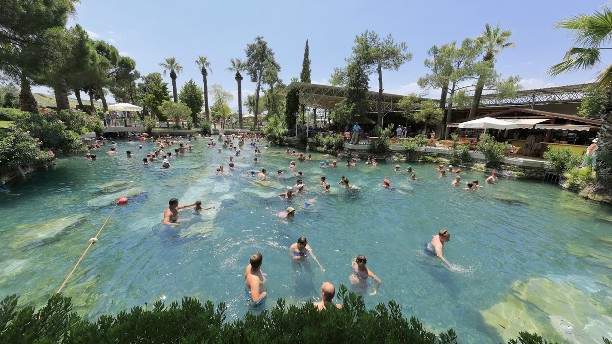 Bahaya Berenang di Kolam Air Kencing