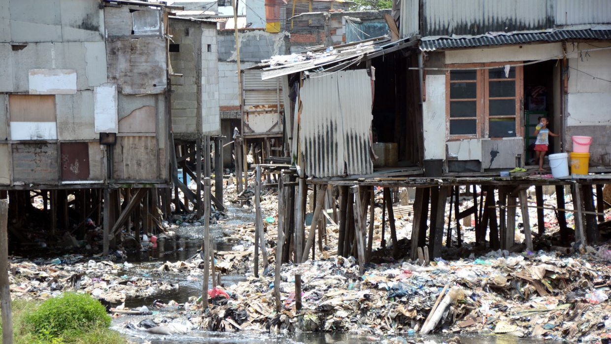 Djarot Kerahkan Pasukan Merah untuk Bedah Rumah Kumuh
