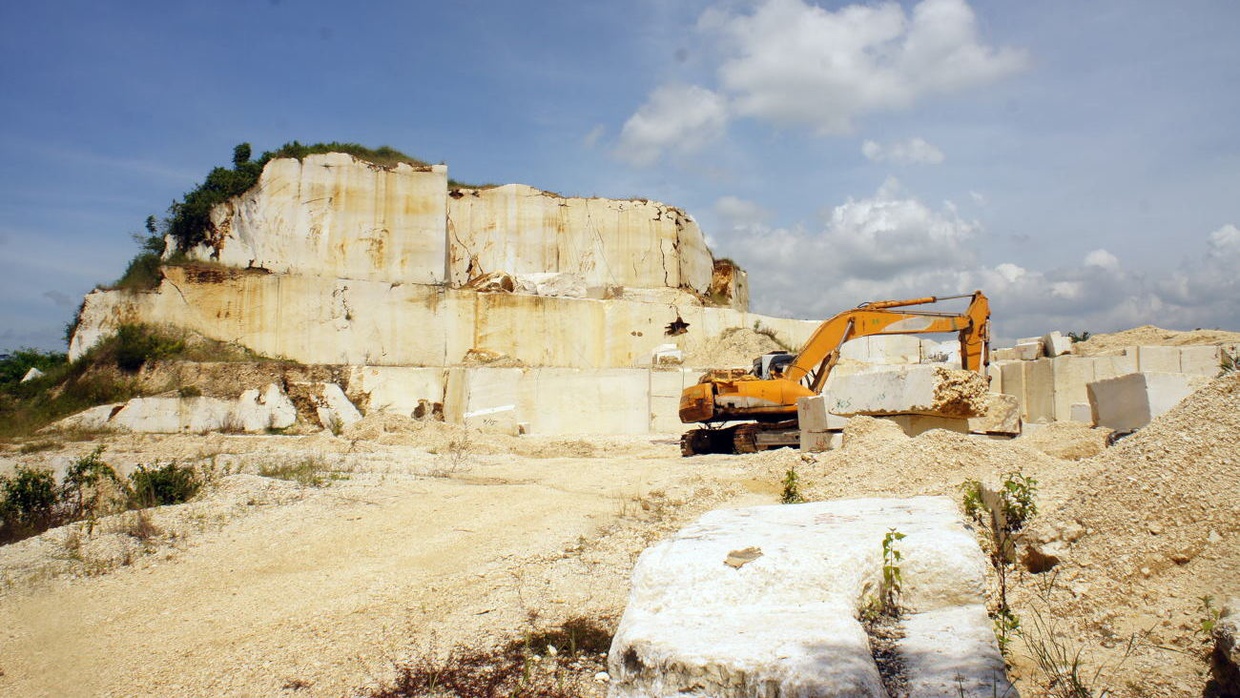Koalisi Masyarakat Desak Jokowi & DPR Tunda Pembahasan RUU Minerba