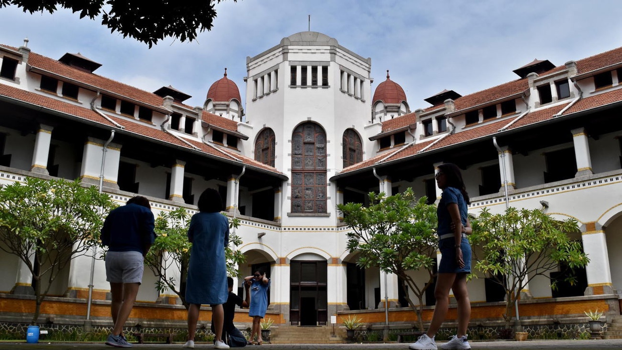 Sejarah Lawang Sewu, Kisah Misteri, & Benarkah Ada Seribu Pintu?