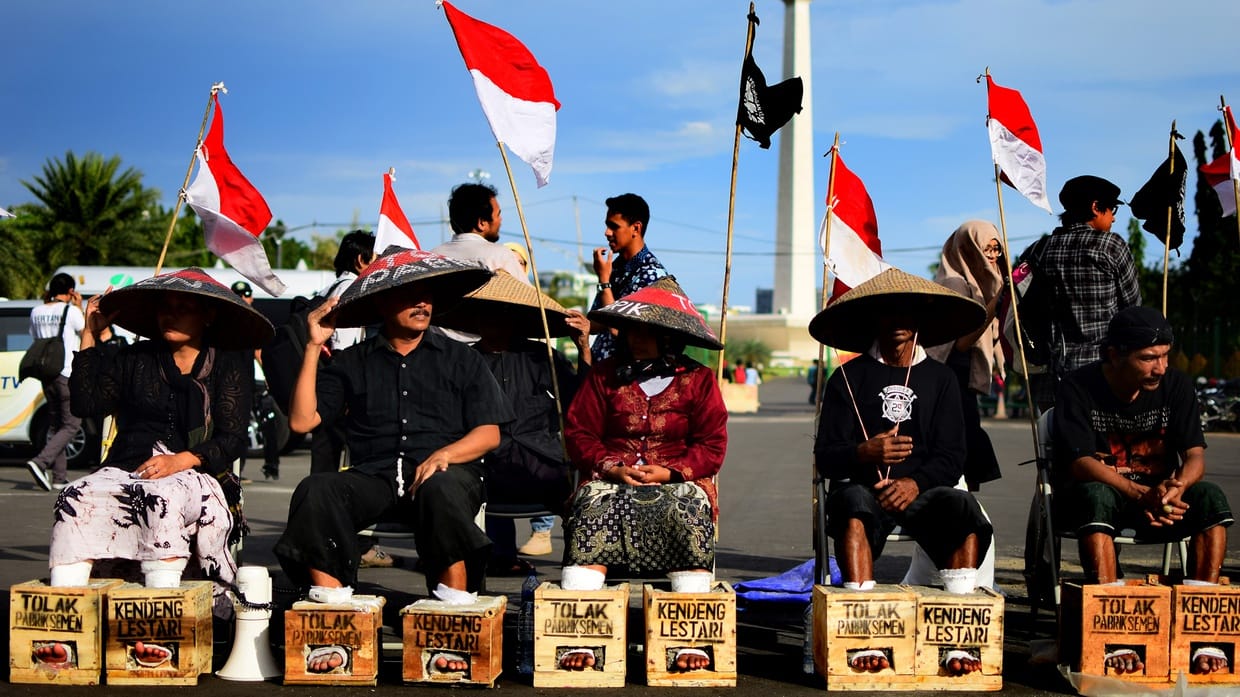 Satu Peserta Aksi Cor Kaki Penolak Pabrik Semen Meninggal