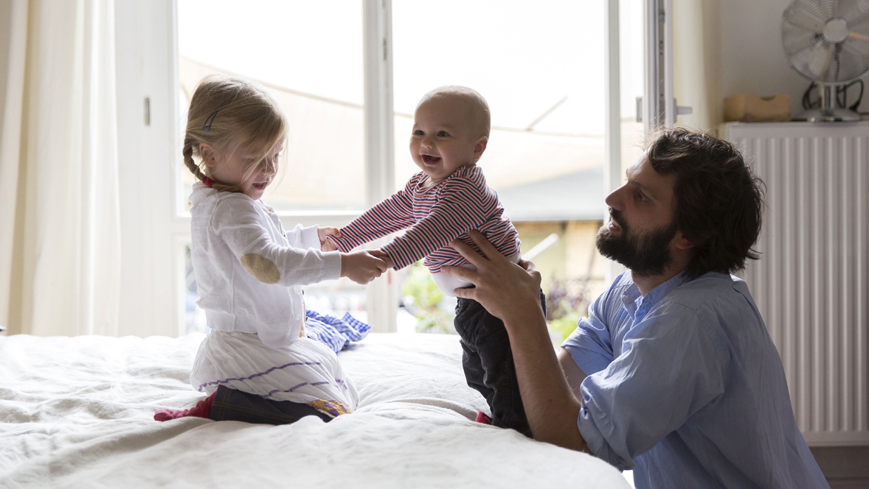 Bahaya 'Dad Shaming': Krisis Kepercayaan Diri & Kapok Mengasuh Anak Bahaya 'Dad Shaming': Krisis Kepercayaan Diri & Kapok Mengasuh Anak