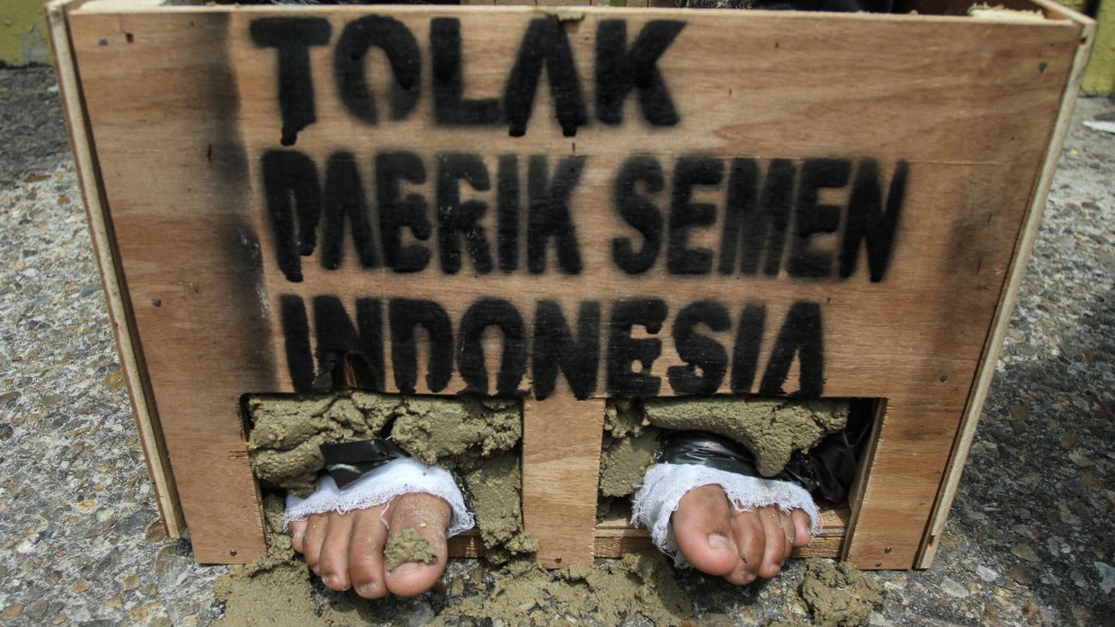 Walhi Gugat Izin Lingkungan Semen Rembang di PTUN Semarang