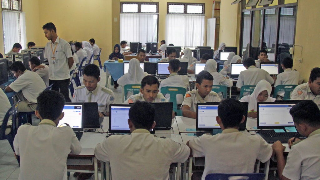 Mendikbud Ancam Pecat Guru yang Curang di UN