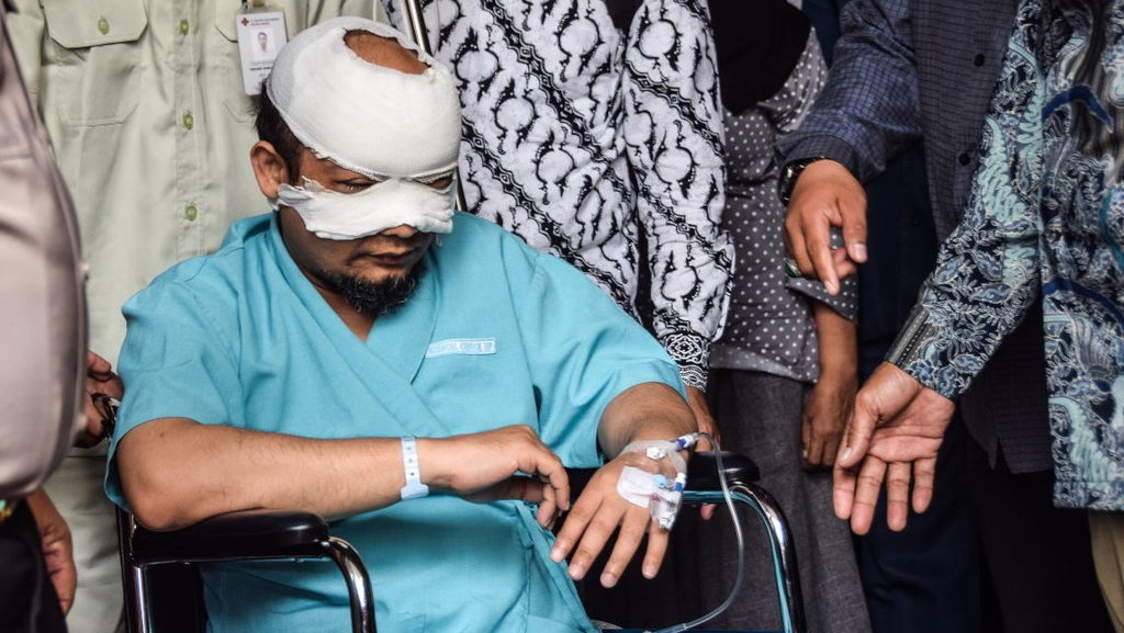 Novel Baswedan dan Bahaya Serangan Air Keras