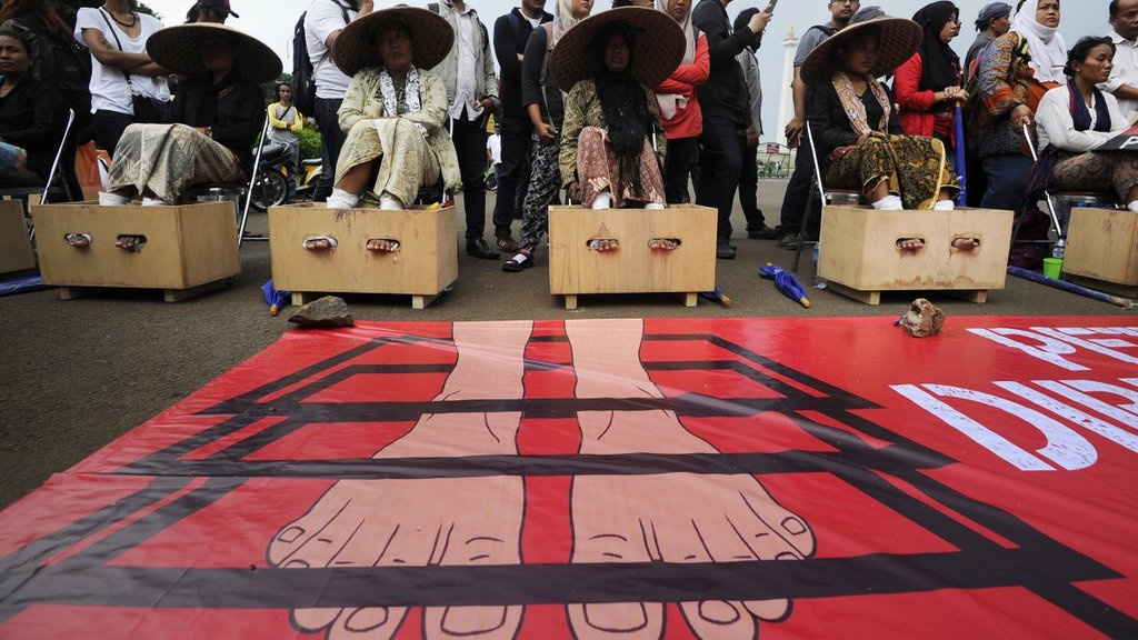 Di Balik Hasil KLHS Tahap I untuk Konflik Semen Rembang Di Balik Hasil KLHS Tahap I untuk Konflik Semen Rembang