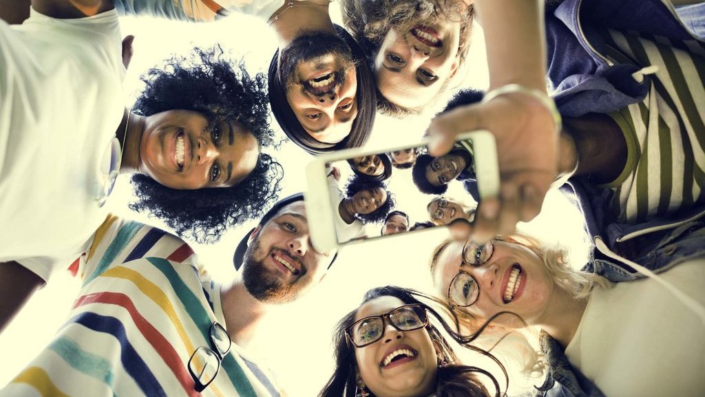 Ponsel Berkamera adalah Kunci di Abad Selfie Ponsel Berkamera adalah Kunci di Abad Selfie