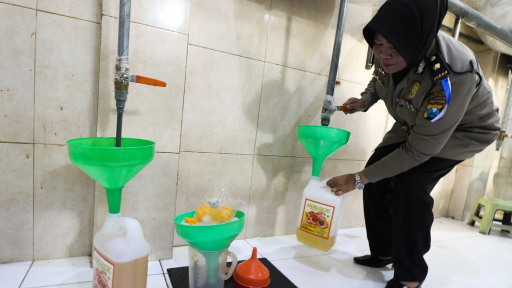 Kisah Pengepul Jelantah: Iktikad Meminimalisasi Kerusakan Alam