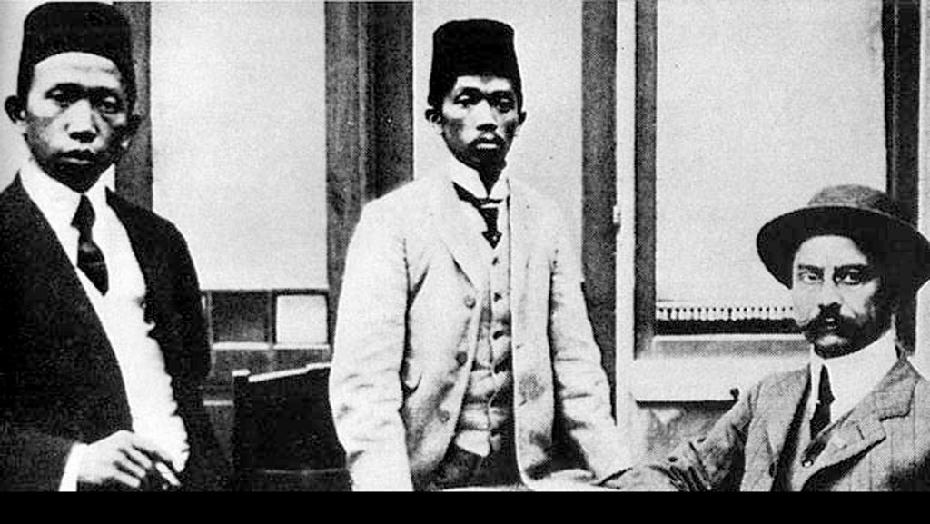 Orang-Orang Indo dalam Pergerakan Nasional Orang-Orang Indo dalam Pergerakan Nasional