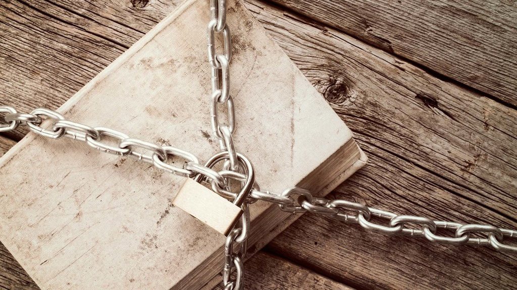 Razia Buku, Penghinaan Terhadap Ilmu, dan Perlunya Aparat Membaca