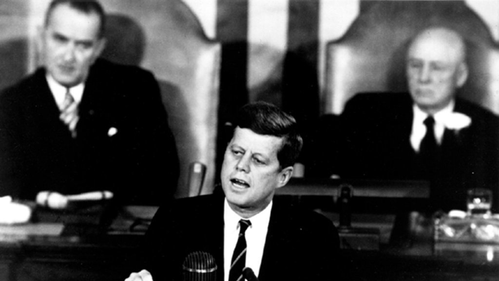 Saat Kennedy Ingin Amerika Serikat Mendarat di Bulan