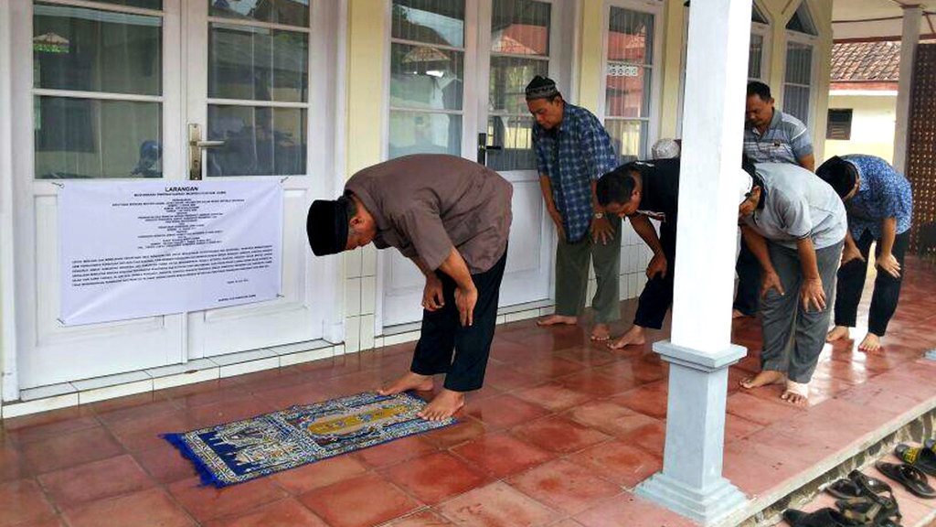 Ribuan Warga Ahmadiyah di Kuningan Hidup Tanpa KTP Ribuan Warga Ahmadiyah di Kuningan Hidup Tanpa KTP