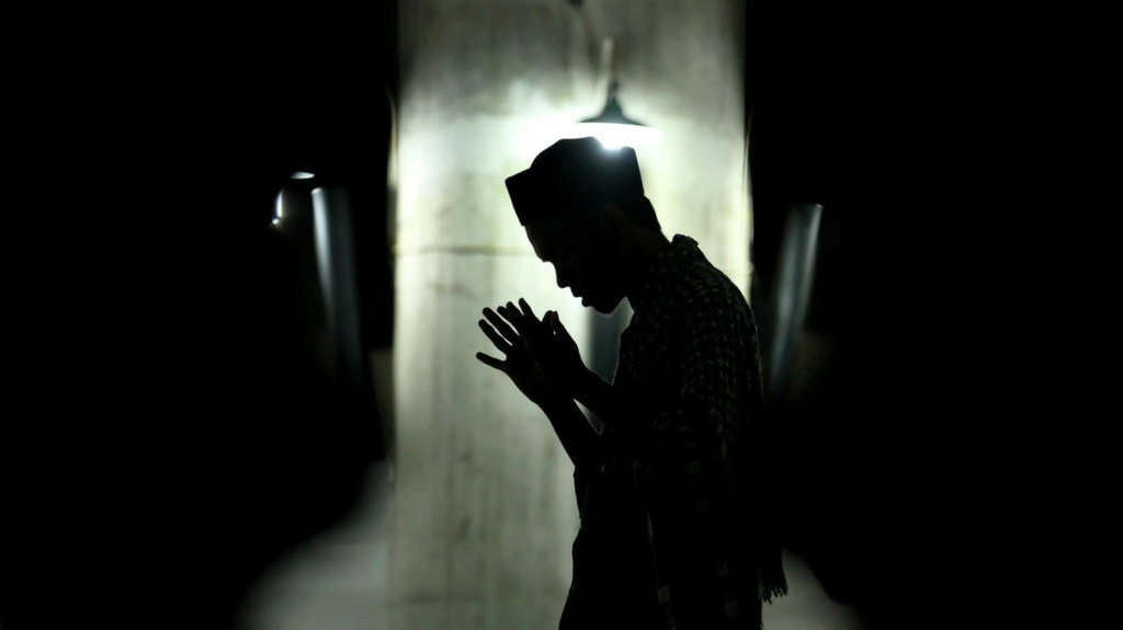 Apakah Sholat Lailatul Qadar Harus Tidur Dulu?