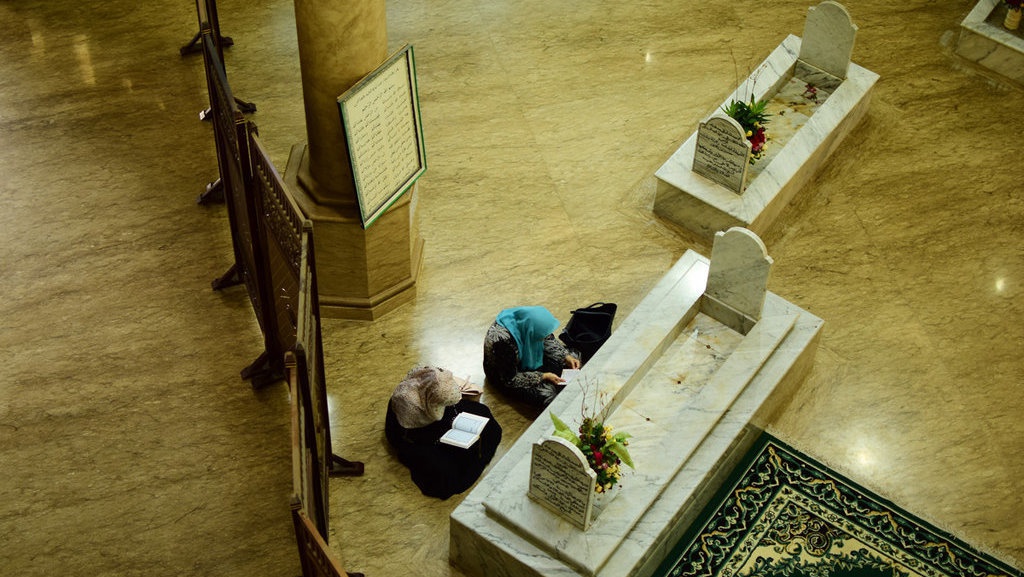 Mencari Berkah dengan Berziarah ke Makam Habib