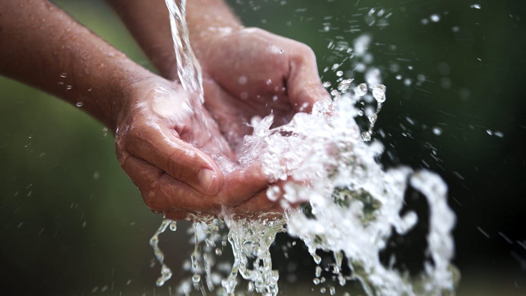 Ketahui Perbedaan Air Sumur Bor, Mata Air Pegunungan, & Air PDAM Ketahui Perbedaan Air Sumur Bor, Mata Air Pegunungan, & Air PDAM