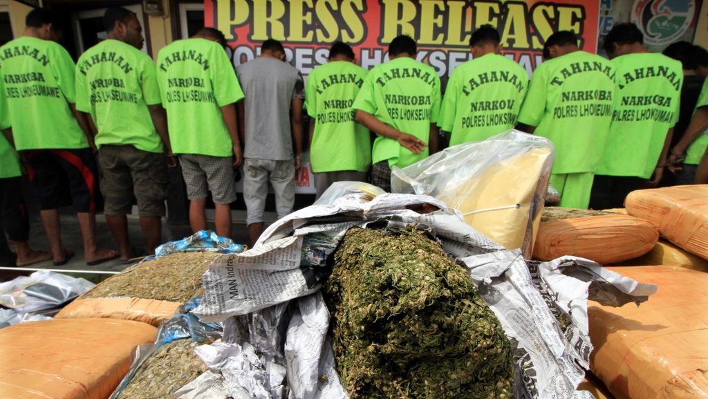 Secara Hukum, Bolehkah TNI Menangkap Pengedar Narkoba?