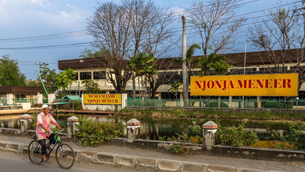 Ahli Waris Gugat Pemasangan Foto Nyonya Meneer di Minyak Telon