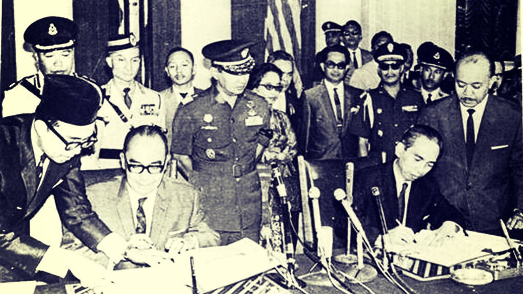 Spektrum Politik di Seputar Kampanye Ganyang Malaysia Spektrum Politik di Seputar Kampanye Ganyang Malaysia