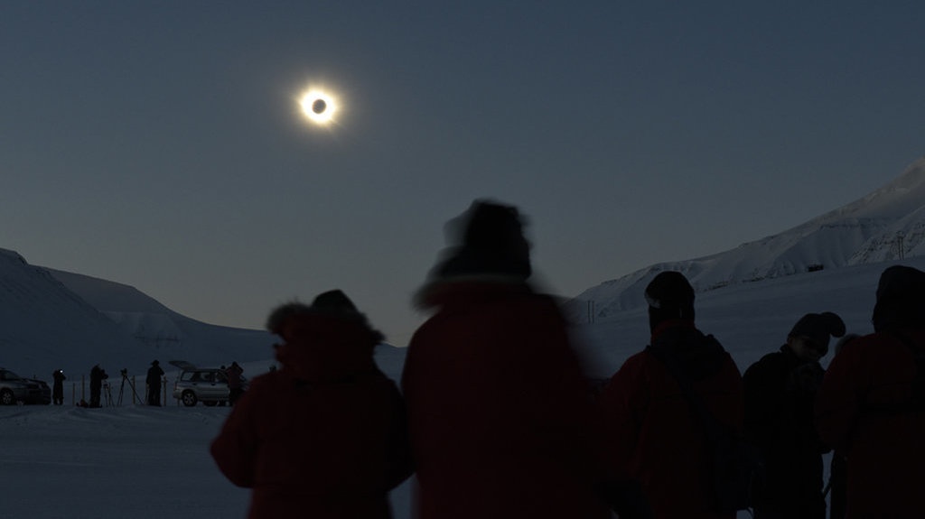 Bolehkah Melihat Gerhana Matahari Cincin dengan Mata Telanjang? Bolehkah Melihat Gerhana Matahari Cincin dengan Mata Telanjang?