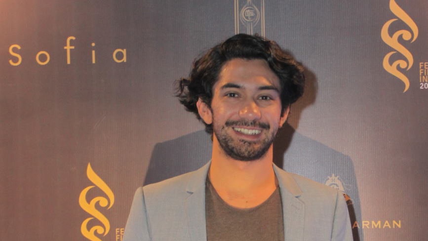 Silsilah Keluarga Reza Rahadian dan Kisah Neneknya yang Viral