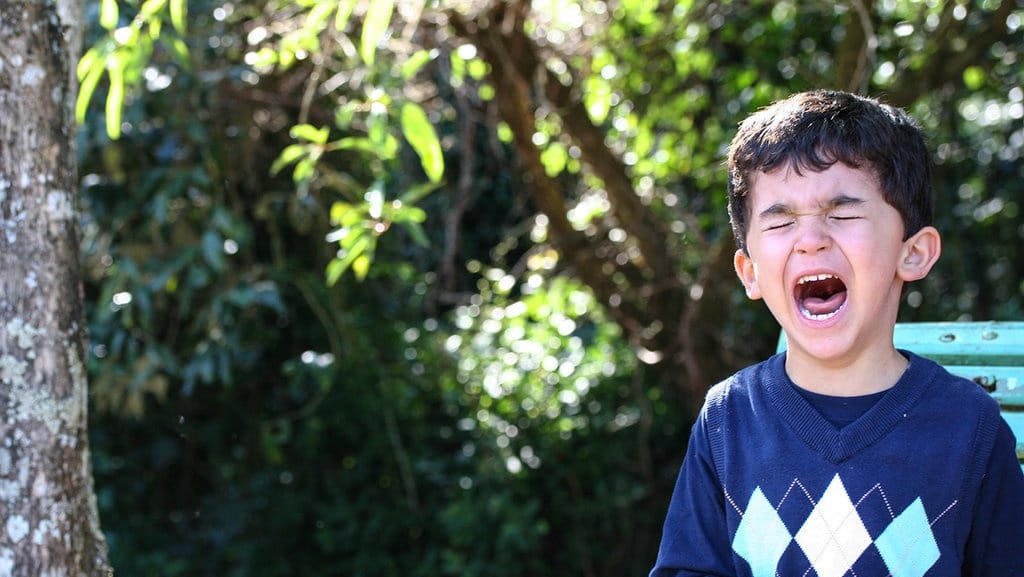 Cara Mengatasi Anak yang Tantrum: Tetap Tenang hingga Ajak Bicara