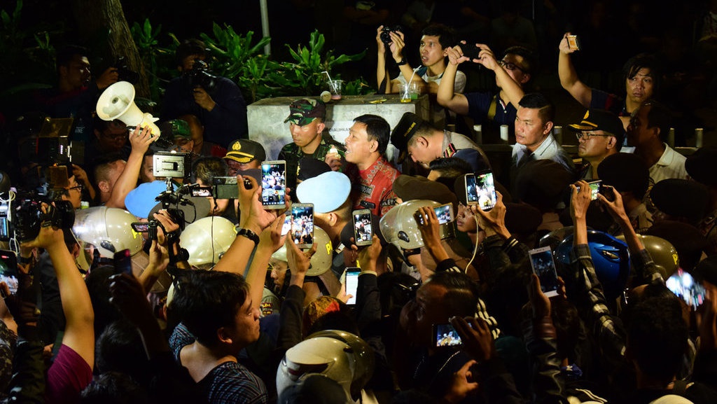 Massa Bubar Setelah Demo Sekitar 6 Jam di LBH Jakarta 