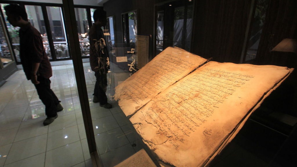 Perbedaan Konsep Sejarah sebagai Peristiwa & Sejarah sebagai Kisah