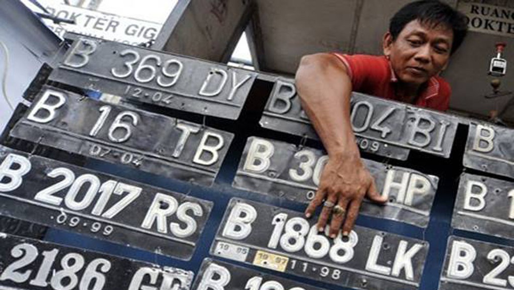 Mengenal Pelat RF: Aturan dan Siapa Saja yang Menggunakannya? Mengenal Pelat RF: Aturan dan Siapa Saja yang Menggunakannya?