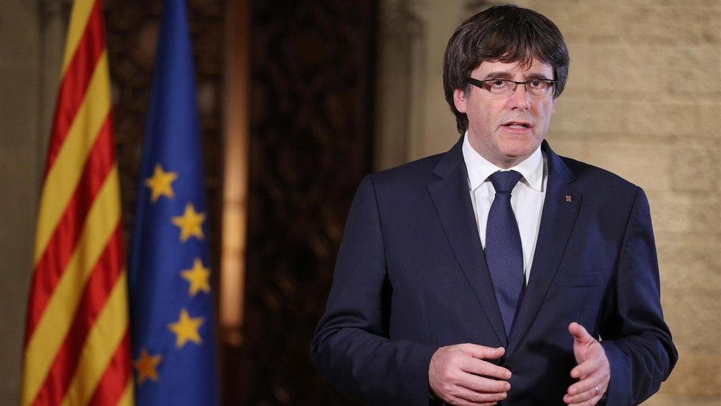 Ribuan Demonstran di Spanyol Menuntut Puigdemont Dipenjara Ribuan Demonstran di Spanyol Menuntut Puigdemont Dipenjara