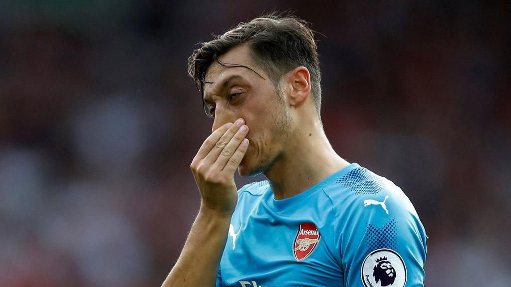 Derma Mesut Ozil, Sikap Politik, dan Doa di Ruang Ganti
