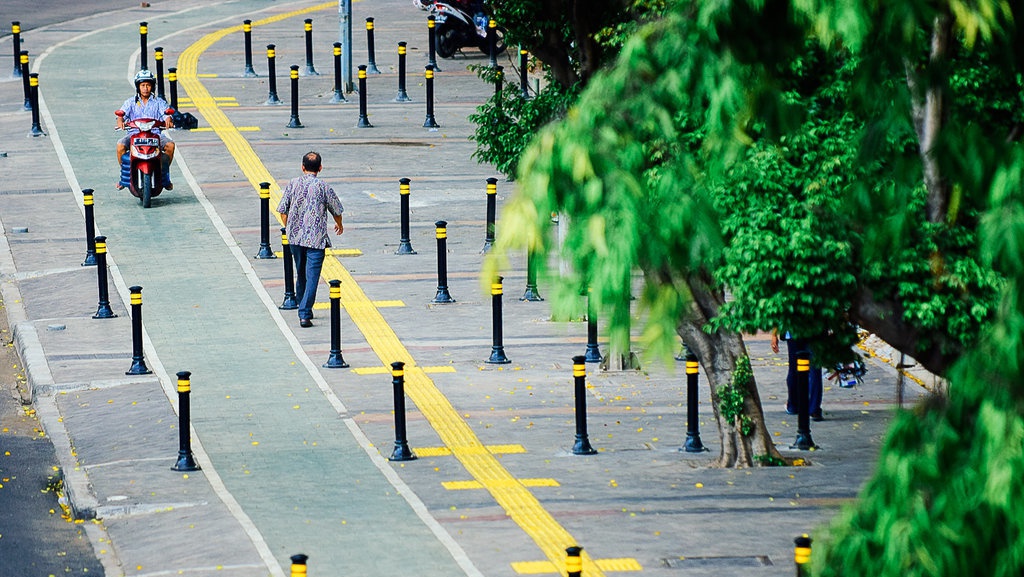 Trotoar Baru di Jalan Jatinegara