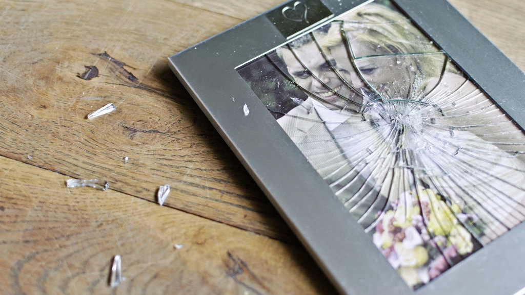 Pasangan Ketahuan Selingkuh & Apa yang Seharusnya Kita Lakukan?